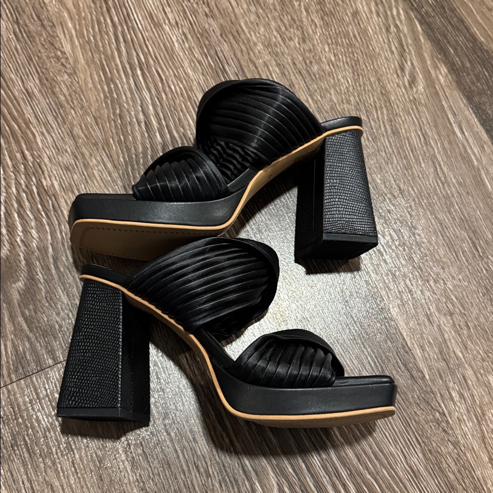 Dolce Vita Black Heel Sandals - Picture 2 of 3
